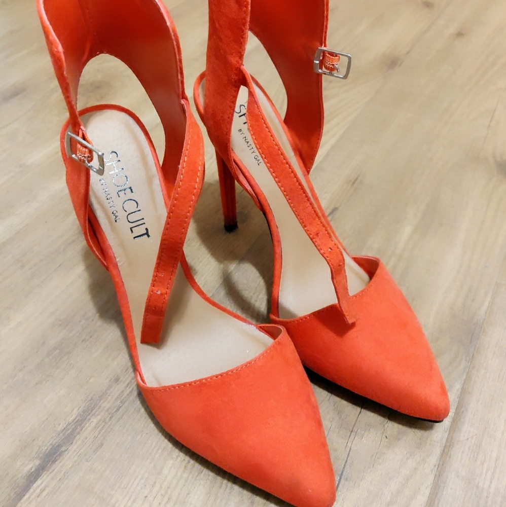 Orange pumps - Picture 2 of 2